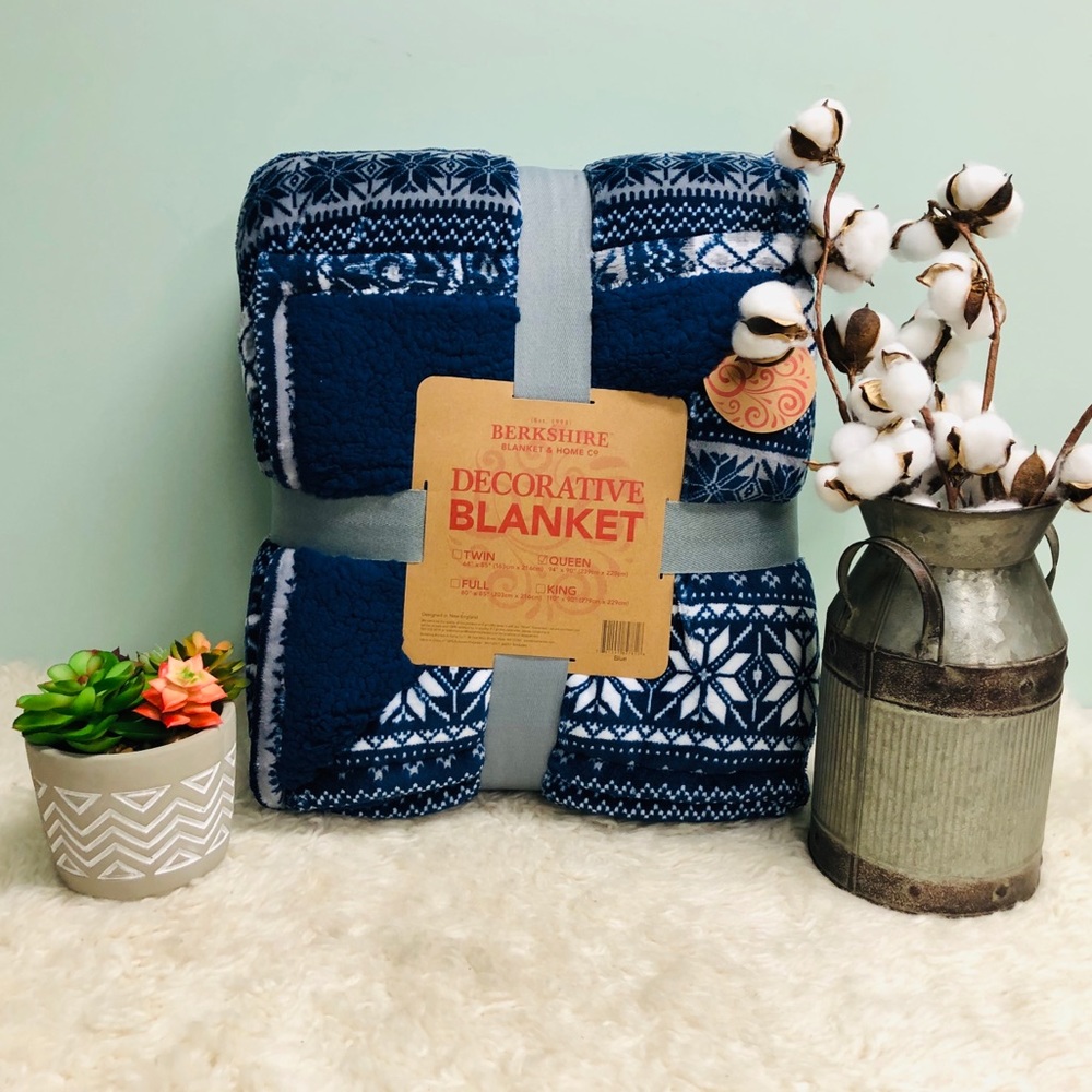 Berkshire | Decorative Blanket | Blue & White | Size Queen (PM_B51)